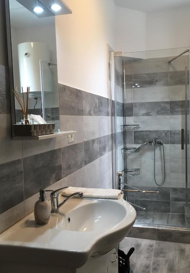 Milan House Apartman Arad Kültér fotó